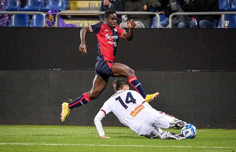 Zito Luvumbo durante Cagliari-Genoa | Foto Luigi Canu