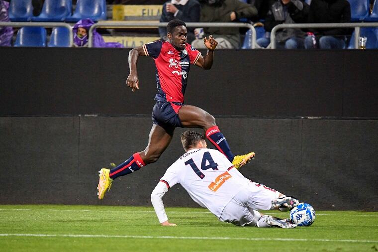 Zito Luvumbo durante Cagliari-Genoa | Foto Luigi Canu