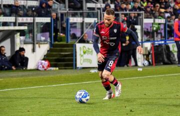 Nahitan Nandez durante Cagliari-Genoa | Foto Luigi Canu