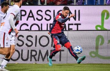 Paulo Azzi durante Cagliari-Genoa | Foto Luigi Canu