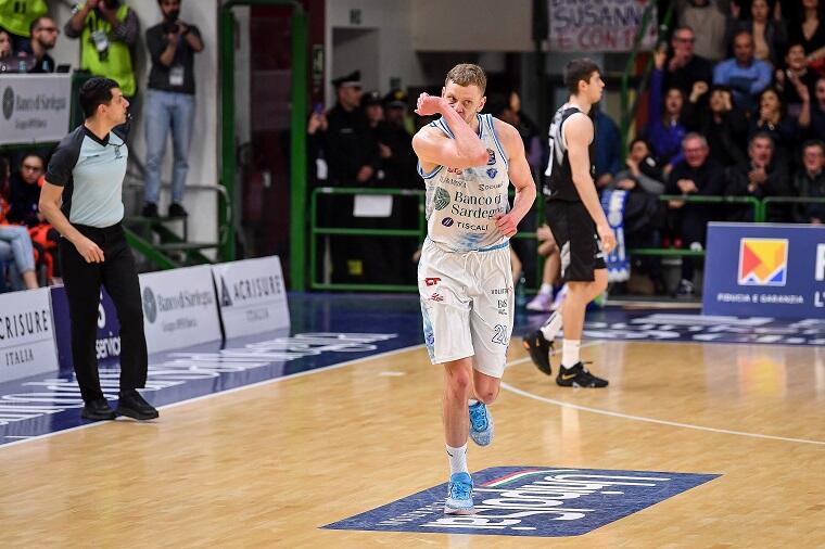 Eimantas Bendzius festeggia una sua tripla in Dinamo Sassari-Bertram Tortona | Foto Luigi Canu