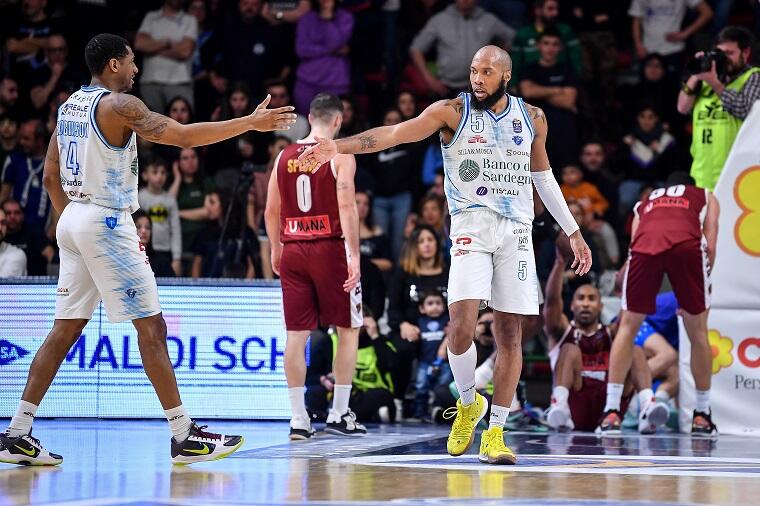 Chris Dowe e Gerald Robinson durante Banco di Sardegna Dinamo Sassari - Umana Reyer Venezia | Foto Luigi Canu