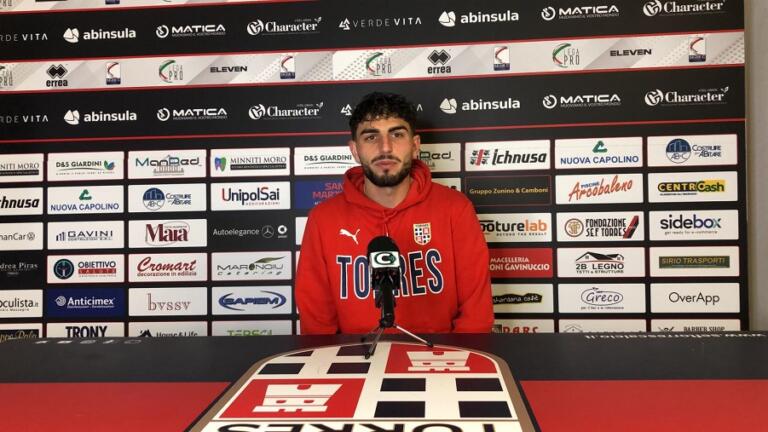 Riccardo Pinna nella sala stampa del Vanni Sanna