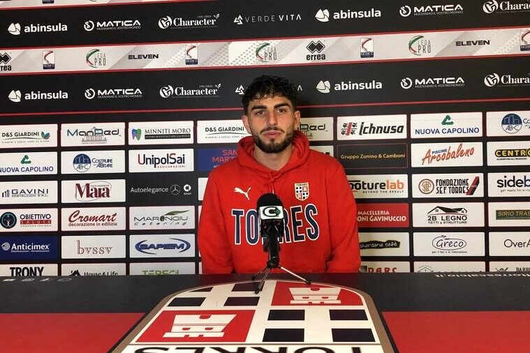 Riccardo Pinna nella sala stampa del Vanni Sanna