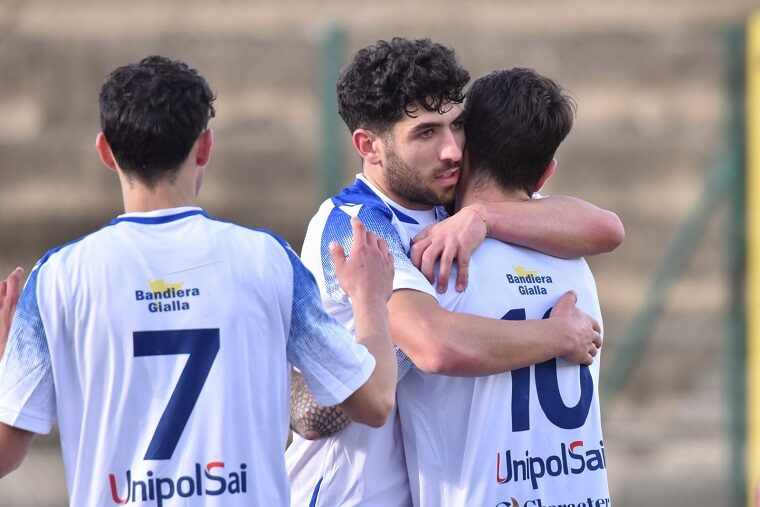 Eccellenza, Latte Dolce - Grassi esulta dopo un gol | Foto di Alessandro Sanna