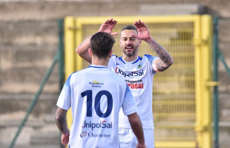 Cabeccia e Marcangeli esultano dopo il gol | Foto di Alessandro Sanna