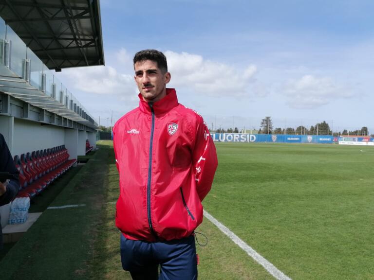 Deiola al termine dell'allenamento a porte aperte del Cagliari ad Asseminello