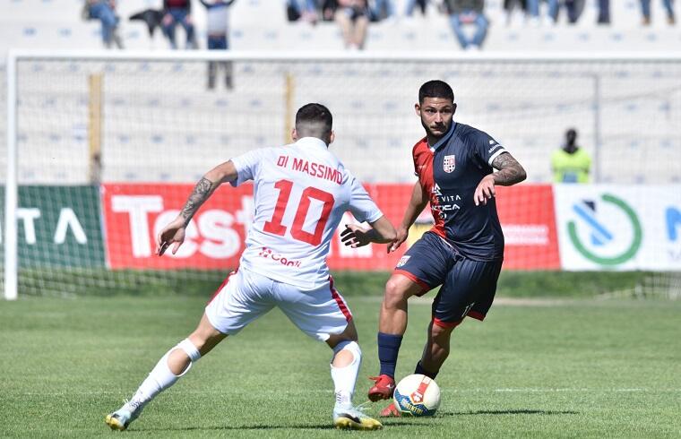 Francesco Urso durante la sfida contro l'Ancona | Foto di Alessandro Sanna