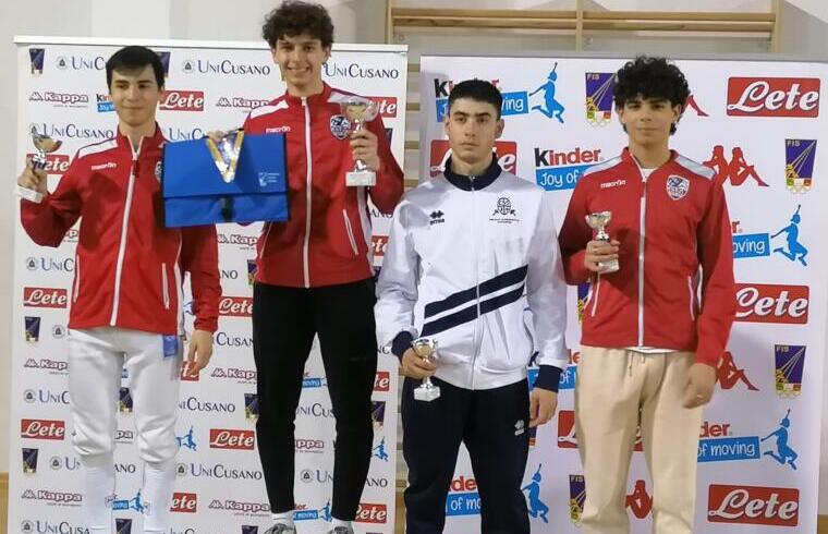 Un momento della premiazione per il campionato regionale maschile di fioretto