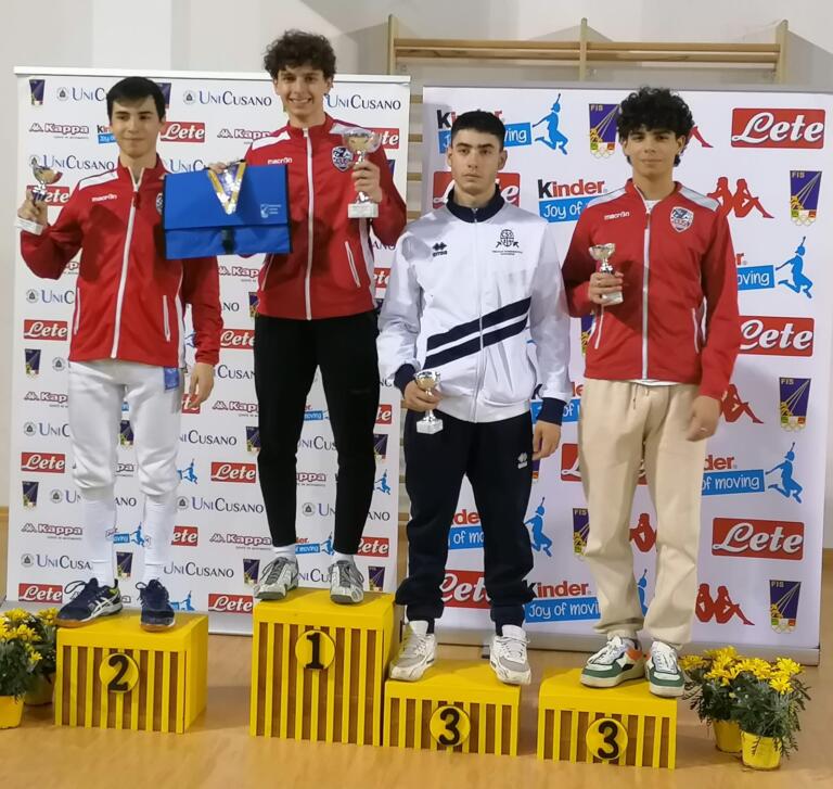 Un momento della premiazione per il campionato regionale maschile di fioretto