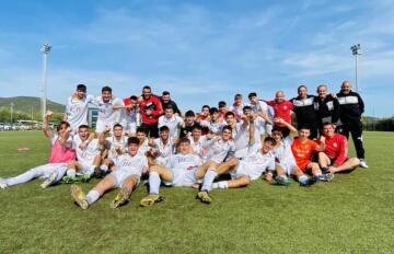 La festa dell'Olbia Primavera dopo il 4-0 alla Lucchese | Foto Olbia Calcio