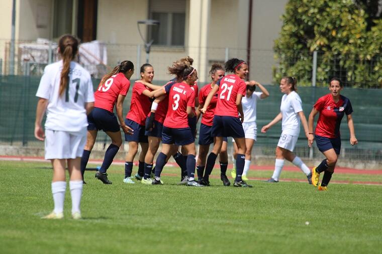 La Torres Femminile esulta dopo la vittoria sul Ravenna per 3-1 | Foto Riccardo Coatti
