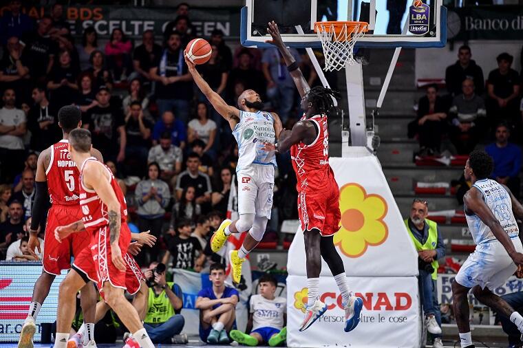 Chris Dowe durante Banco di Sardegna Dinamo Sassari - Unahotels Reggio Emilia | Foto Luigi Canu