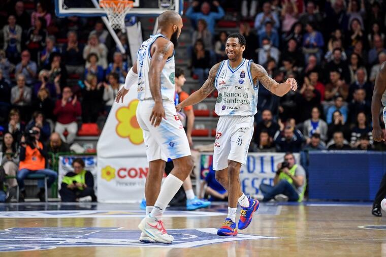 Gerald Robinson e Chris Dowe festeggiano in Dinamo-Treviso | Foto Luigi Canu