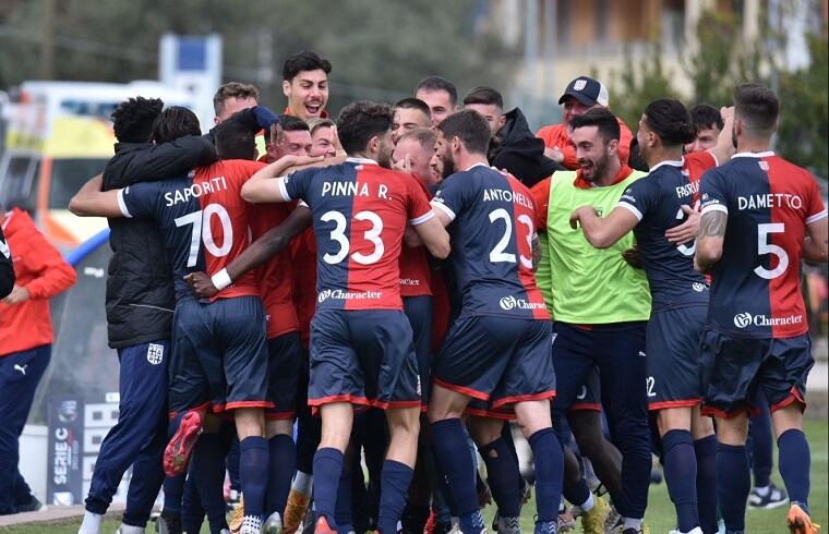 L'esultanza della Torres al gol di Diakitè contro la Carrarese | Foto di Alessandro Sanna