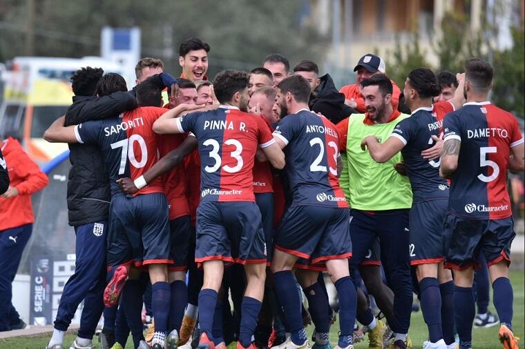 L'esultanza della Torres al gol di Diakitè contro la Carrarese | Foto di Alessandro Sanna