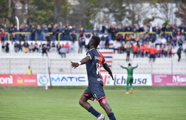 L'esultanza di Diakitè dopo il gol contro la Carrarese | Foto di Alessandro Sanna