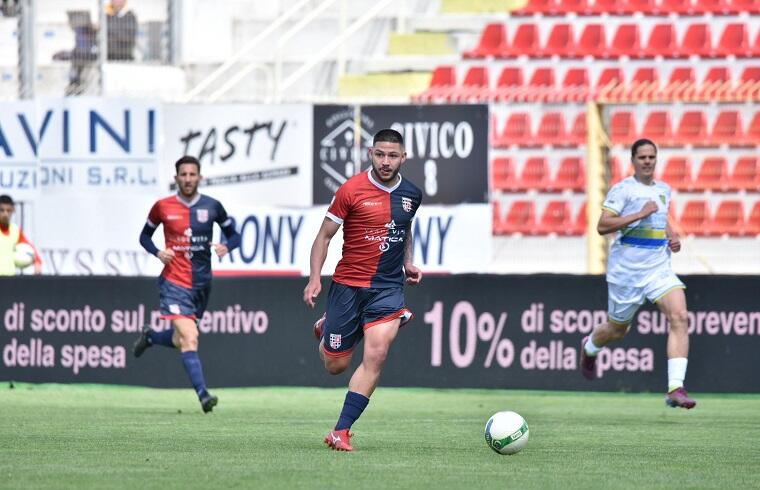 Urso in azione nella sfida contro la Carrarese | Foto di Alessandro Sanna