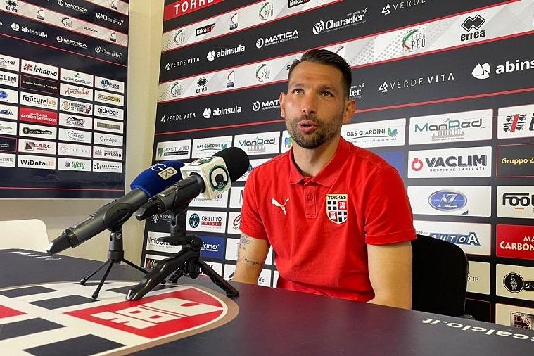 Gigi Scotto nella sala stampa del Vanni Sanna