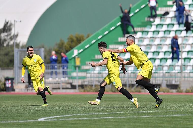 L'esultanza dell'Arzachena al gol di Piga contro l'Angri | Foto Emanuele Perrone - Arzachena Calcio