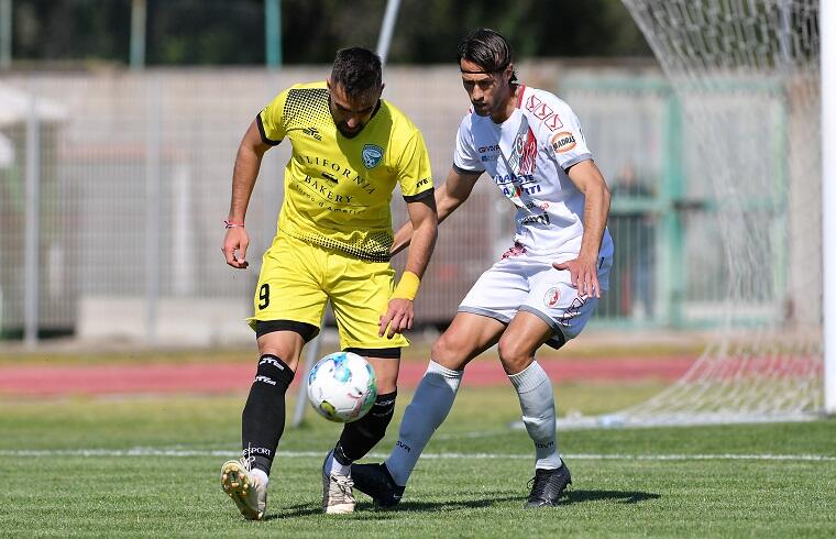 Sartor dell'Arzachena nella gara contro l'Angri | Foto Emanuele Perrone - Arzachena Calcio