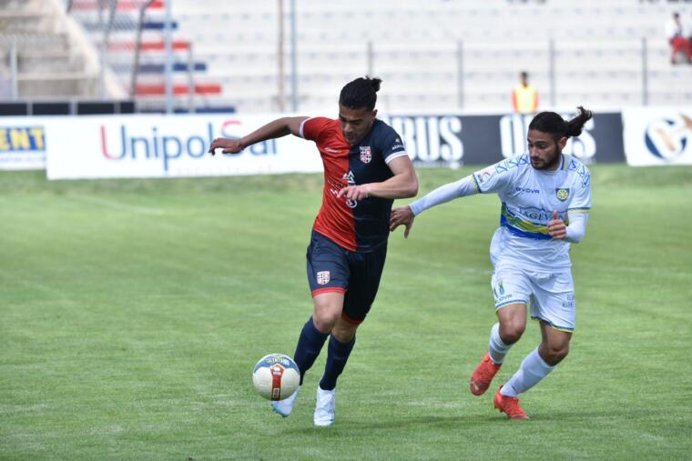 Cristian Fabriani in azione nella sfida contro la Carrarese | Foto di Alessandro Sanna