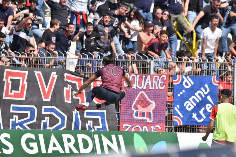 L'esultanza di Saporiti al gol dell'1-1 contro la Fermana