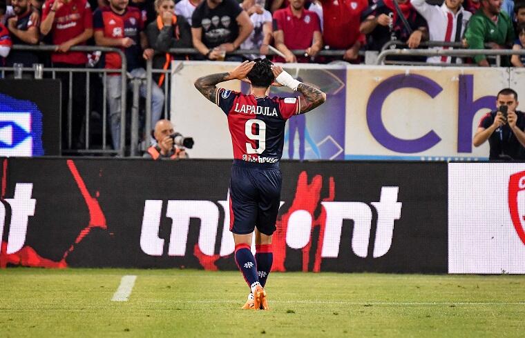 Gianluca Lapadula esulta dopo il primo gol in Cagliari-Venezia | Foto Luigi Canu