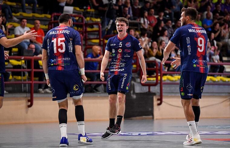 Un momento di Raimond Handball Sassari - Brixen | Foto Luigi Canu