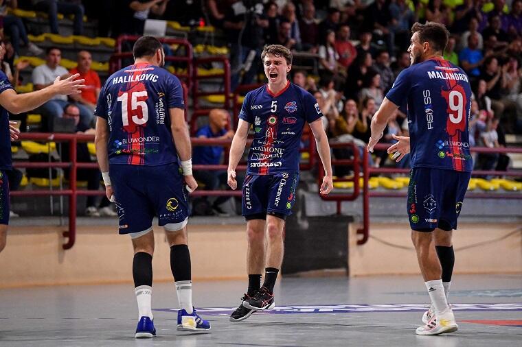 Un momento di Raimond Handball Sassari - Brixen | Foto Luigi Canu