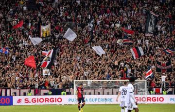 La Curva Nord della Unipol Domus durante l'andata della semifinale playoff tra Cagliari e Parma | Foto Luigi Canu