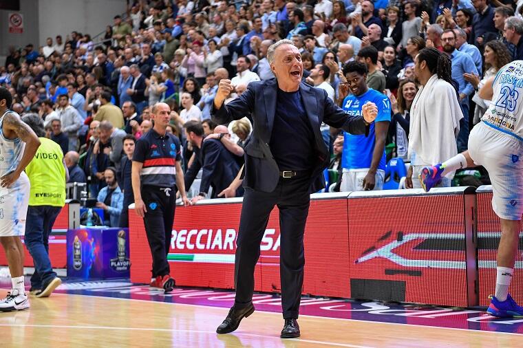 Piero Bucchi esulta al termine di gara 4 tra Banco di Sardegna Dinamo Sassari e Umana Reyer Venezia | Foto L.Canu / Ciamillo-Castoria