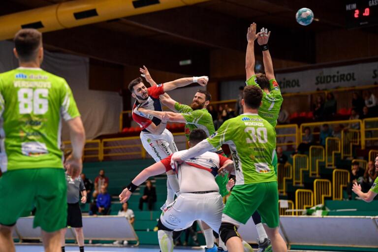 Azione della Raimond con Bronzo in semifinale scudetto contro Brixen