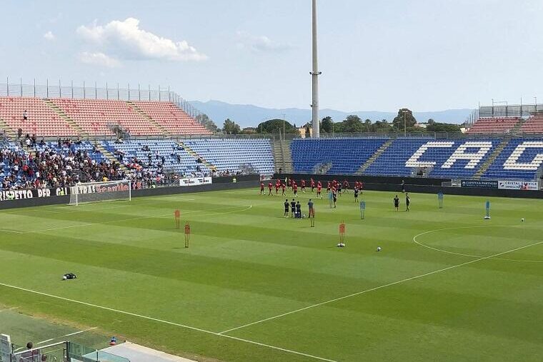 Una fase di allenamento dei rossoblù all'Unipol Domus