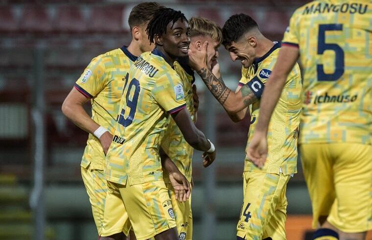 Il Cagliari esulta dopo il gol di Kourfalidis contro il Perugia | Foto Valerio Spanu/Cagliari Calcio