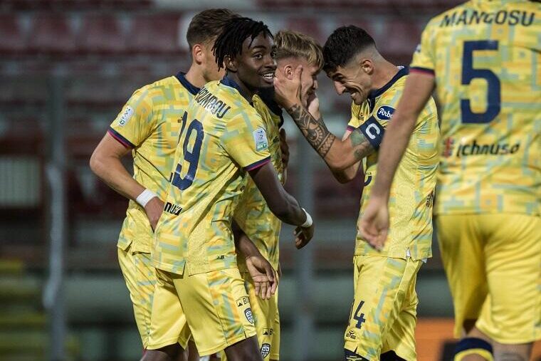 Il Cagliari esulta dopo il gol di Kourfalidis contro il Perugia | Foto Valerio Spanu/Cagliari Calcio