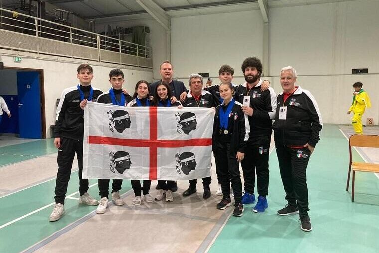 La delegazione sarda di scherma impegnata ai Giochi delle Isole