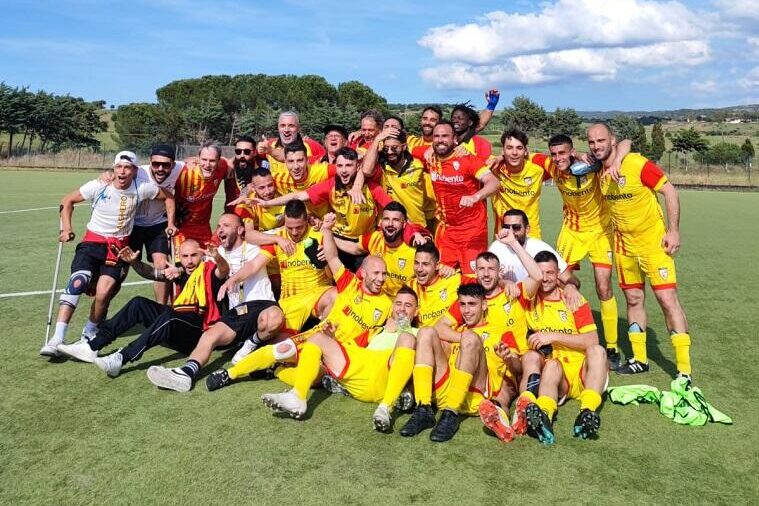 I festeggiamenti della Fc Alghero | Foto Fc Alghero