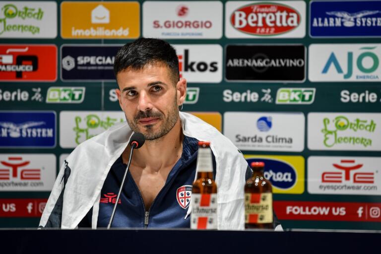 Simone Aresti in conferenza stampa | Foto Luigi Canu/Centotrentuno