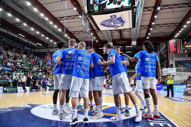 La Dinamo Sassari prima di gara 3 contro Milano | Foto Luigi Canu
