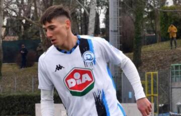 Goglino in azione con la maglia del Desenzano