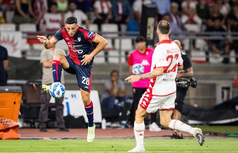 Gabriele Zappa in azione durante la sfida contro il Bari nel ritorno della finale playoff | Foto Valerio Spanu/Cagliari Calcio