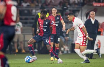 Antoine Makoumbou nella sfida di ritorno della finale playoff contro il Bari | Foto Valerio Spanu/Cagliari Calcio