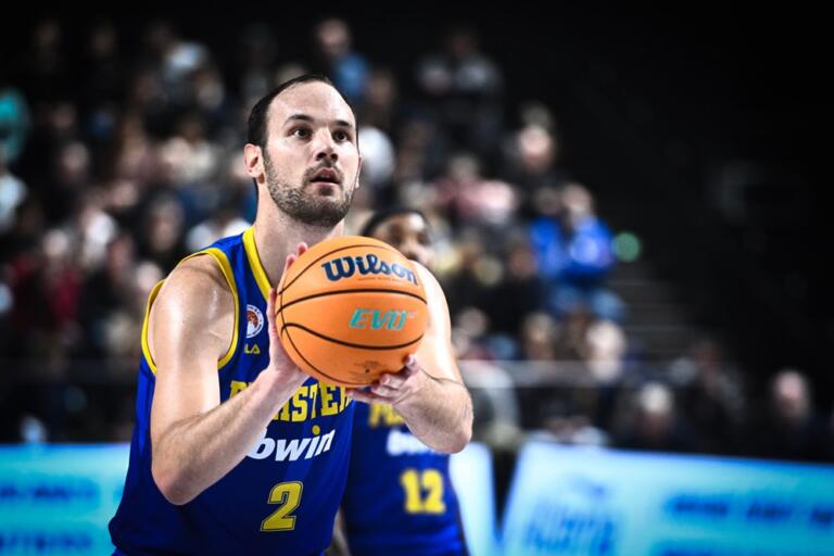 Miro Bilan con la maglia del Peristeri