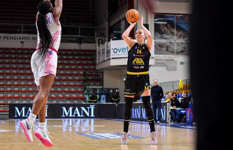 Agnieszka Kaczmarczyk durante Dinamo Sassari-San Martino di Lupari | Foto Luigi Canu