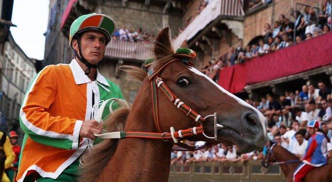 Giovanni Atzeni detto Tittia, vincitore dell'edizione 2023 del Palio di Siena