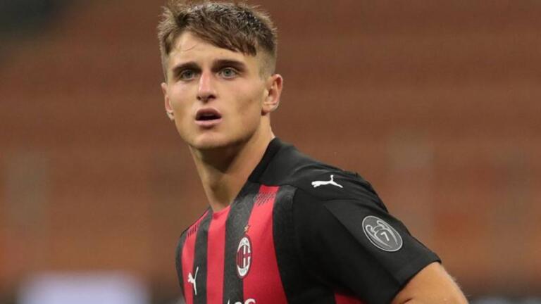 Lorenzo Colombo con la maglia del Milan