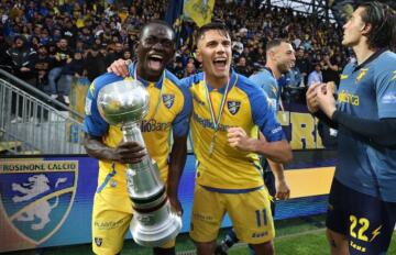 Kalifa Kujabi durante la festa promozione del Frosinone