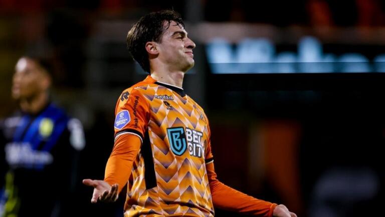 Oristanio in azione con la maglia del Volendam