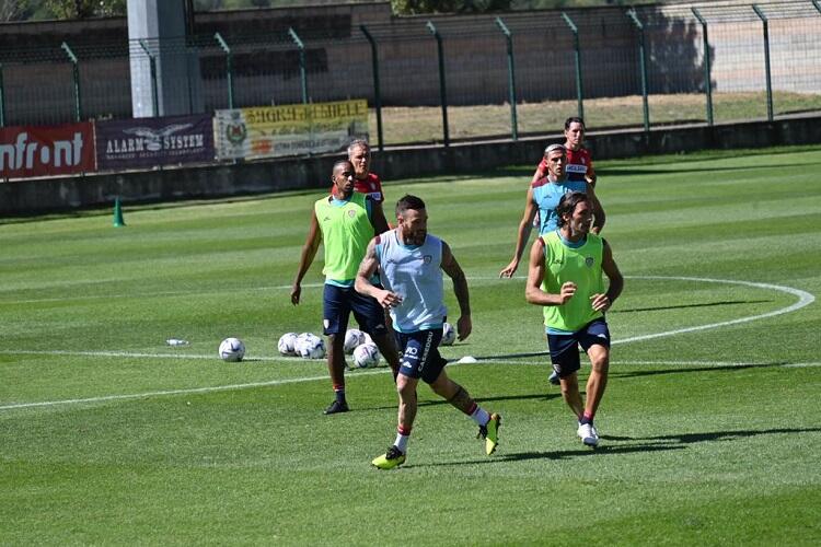 Nandez-Cagliari-Allenamento-Chatillon-Saint-Vincent-Bis